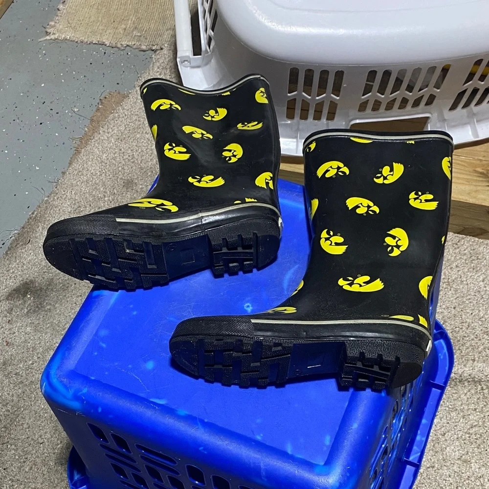 Black & Yellow Iowa State Hawkeye Women's Rain Boots Size 7